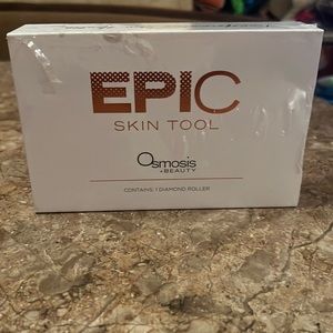 Osmosis epic skin care diamond roller.